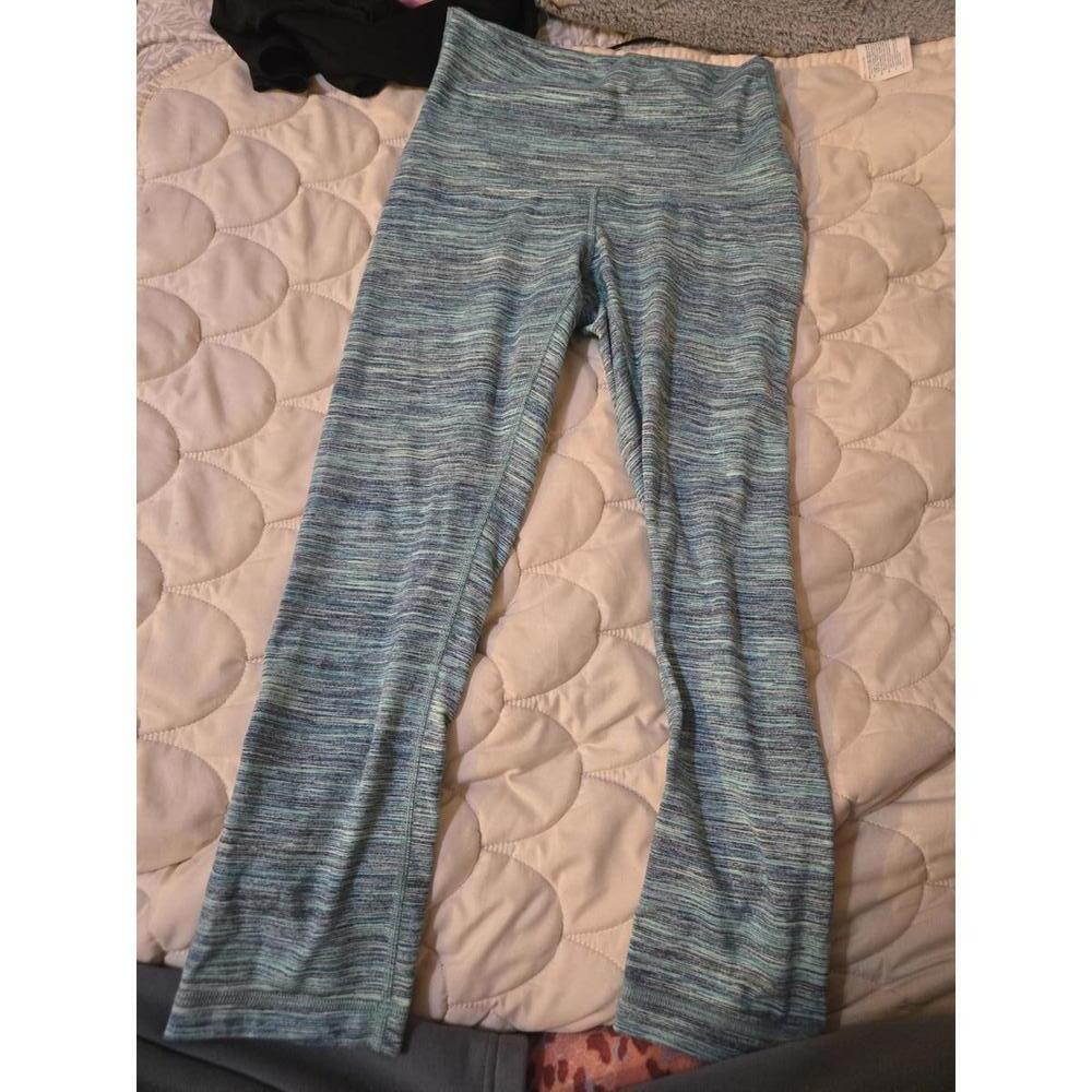 Lululemon Women's Blue Multi-Color 7/8 Leggings Size 4